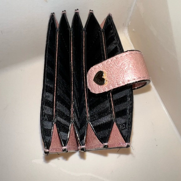 ❌SOLD❌ Victoria’s Secret BUNDLE - accordion card holder & Blush pink gray scarf - Picture 3 of 16